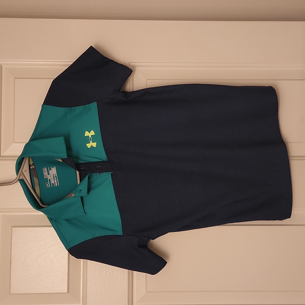 Boys Under Armour polo. Size M.